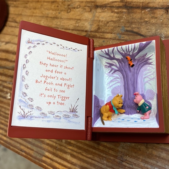 Vintage 2001 Winnie the Pooh Tracking the Jagular ornament - Picture 3 of 7